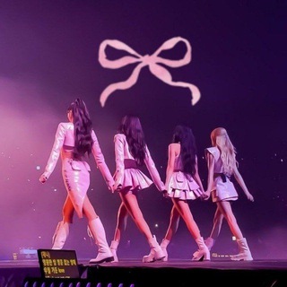 BLΛƆKPIИK• YG 🖤💗