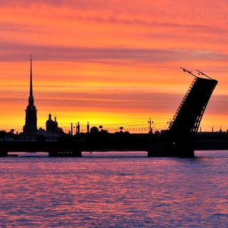 Двухтысячный Петербург сквозь другие города. Канал про путешествие по Питеру и России #traveling