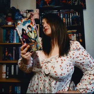 Юли Ко читает и страдает🩵