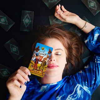 • Лисица Колесница •