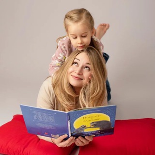 📚 Майя читает