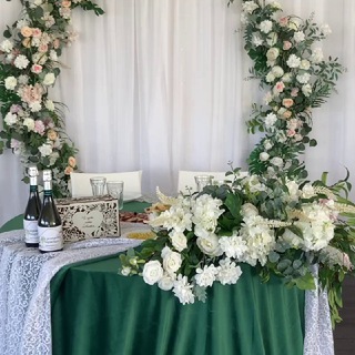 Банкет, свадьбы и корпоративы летом на берегу.