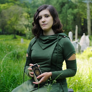 Молодая ведьма🌿Таро