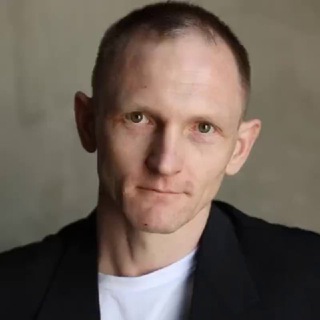 Психолог Николай работает..