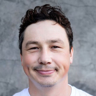 Краевой Юрий говорит и показывает