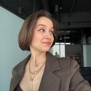 Злата Мартынова | юрист в красном