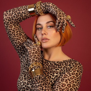 ..опа цвета LEO