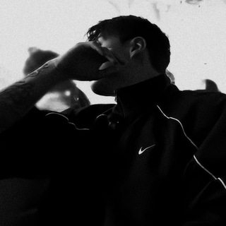 |закрыто| вышел покурить.