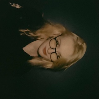 да кто блять такая ваша саша бах