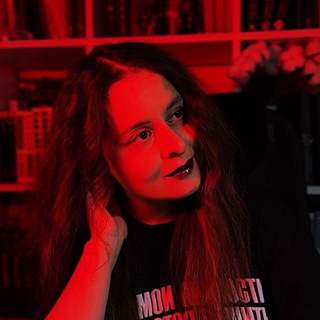 Альмира печатает…