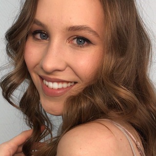 Анна Изюмова