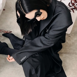 Бледная моль в чёрном