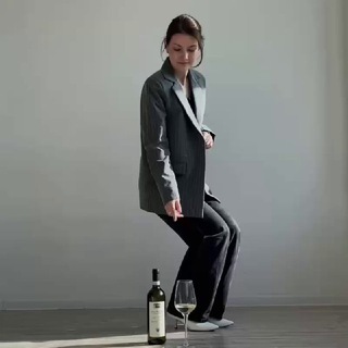 Аня, налей вина