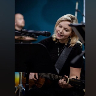 Анюта поёт🎸