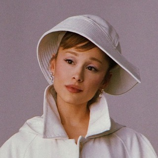 Ariana Grande Online