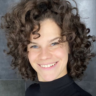 Кудрявая на кухне