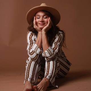 Окружение красивых женщин