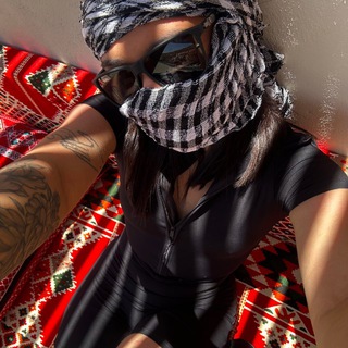 Милана печатает…