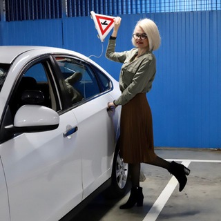 БЛОНДИНКА ZA РУЛЕМ