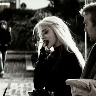 Книжная самка ‖ ЭШ ХЕЙСС