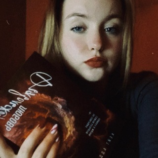 закат на книжной полке❤️‍🔥