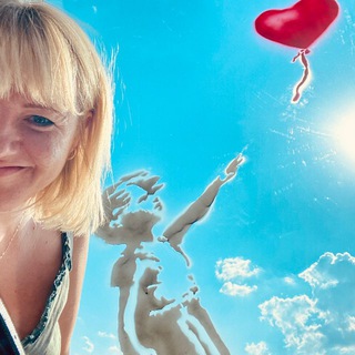 Книга в женской сумочке