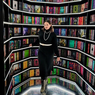 Книжная полка Наи Витель