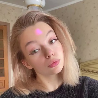 Кэрри про шмотки болтает!!