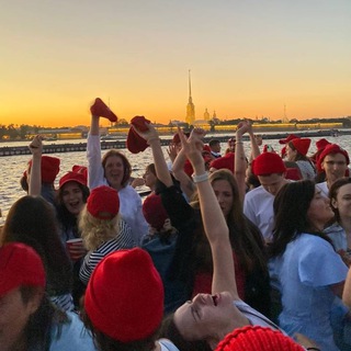 Они захватили кораблик