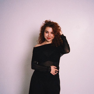 кудряшка, но не Сью