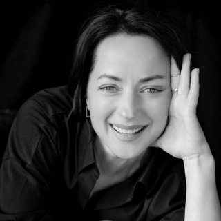 ЖЕНЩИНА ДЕЛАЕТ