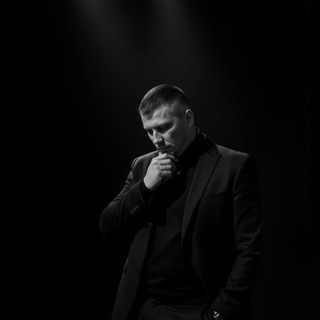 Дима что-то пишет