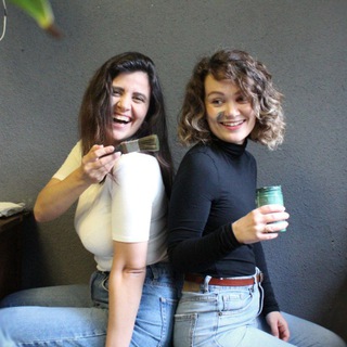 Сёстры красят