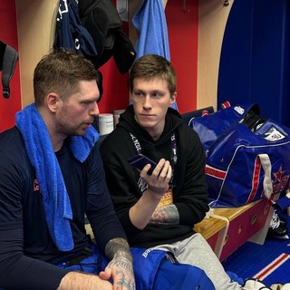 Журналист с татуировкой дракона