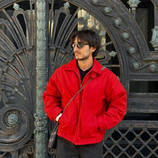 в туфлях, с пакетом