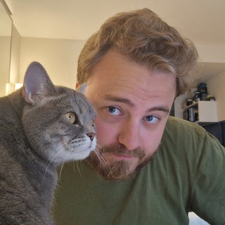 Фёдор с кошкой за границей 🧔🐱✈️