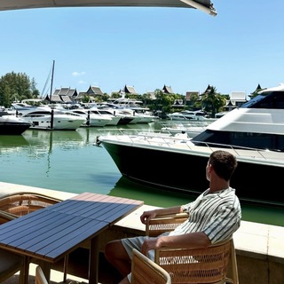 Artjom Gottselig Официальный