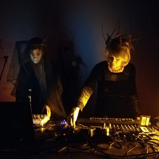 девушки* и провода