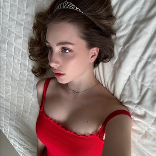 грустная особа печатает…