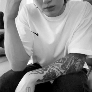 гифки, стикеры и арты с чонгуком.