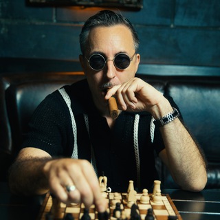 Моя улица смеется и плачет