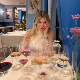 Нутрициолог с бокалом вина 🍷