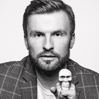 Илья Жарский печатает...