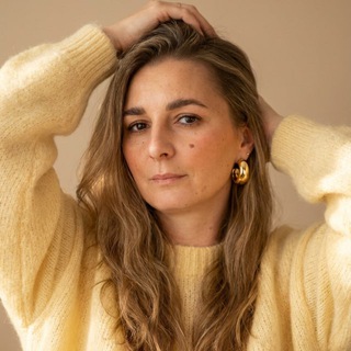 Васька. Руки. Бусы.