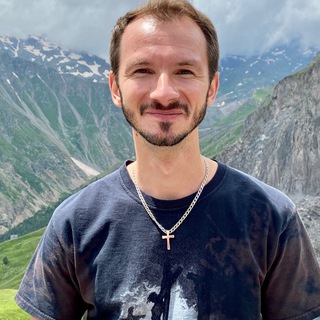 ИИСУС ЛЮБИТ РОССИЮ