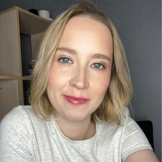 Джулс читает книги