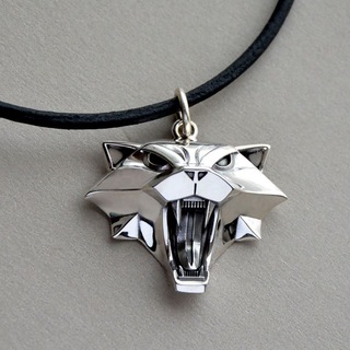 Пыльные полки руин замка Стигга