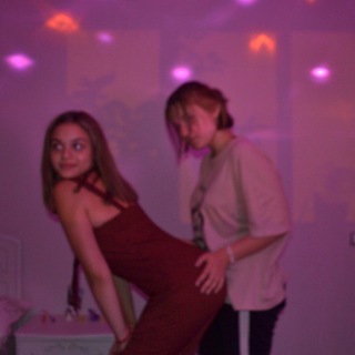 👩‍❤️‍👩 party party yeah