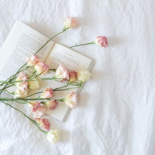 с книгой по душам