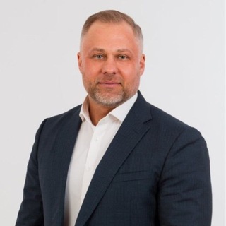 Олег Комаров